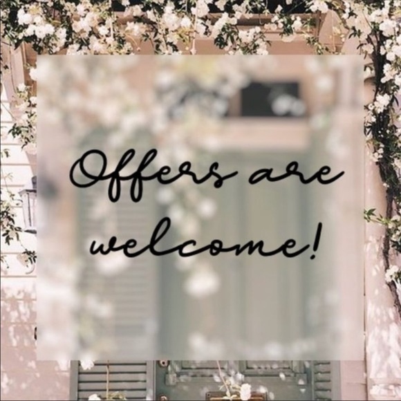 NWT GUESS Black Gold Feather Embellished Tee - S - Picture 7 of 7